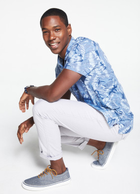 20210517_RT_SP22_MENS_IZOD_SHOT10_MNS_SP22_IZ_SALTWATER_0284_Low_SRGB